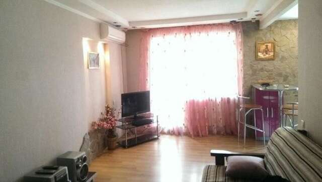 Апартаменты Трехкомнатная квартира на Изумруде Донецк-8